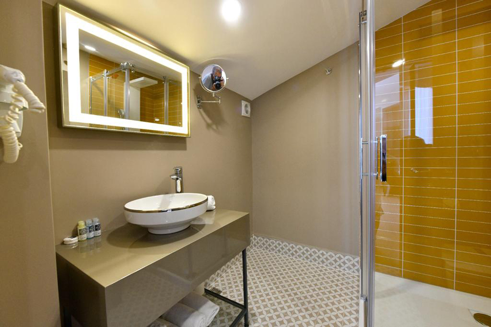 king suit oda kadıköy